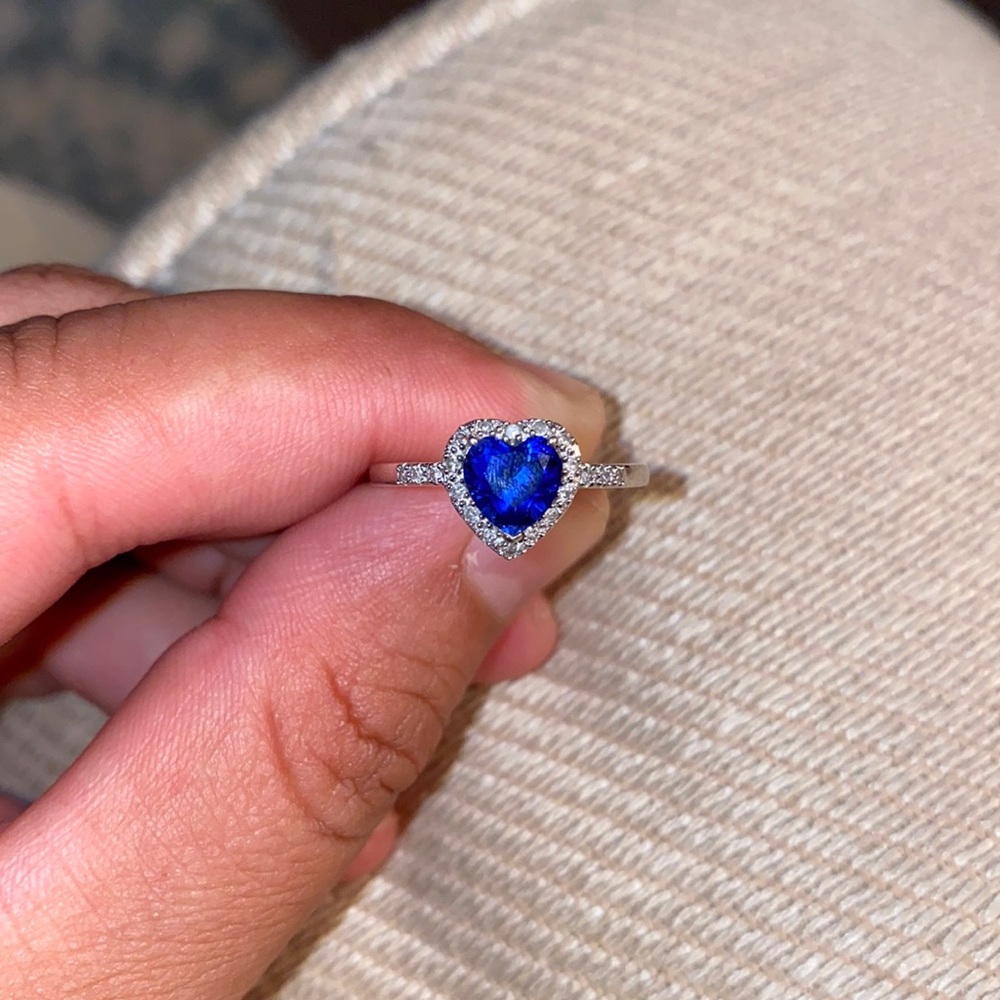 10k white gold ring - Picture 2 of 6